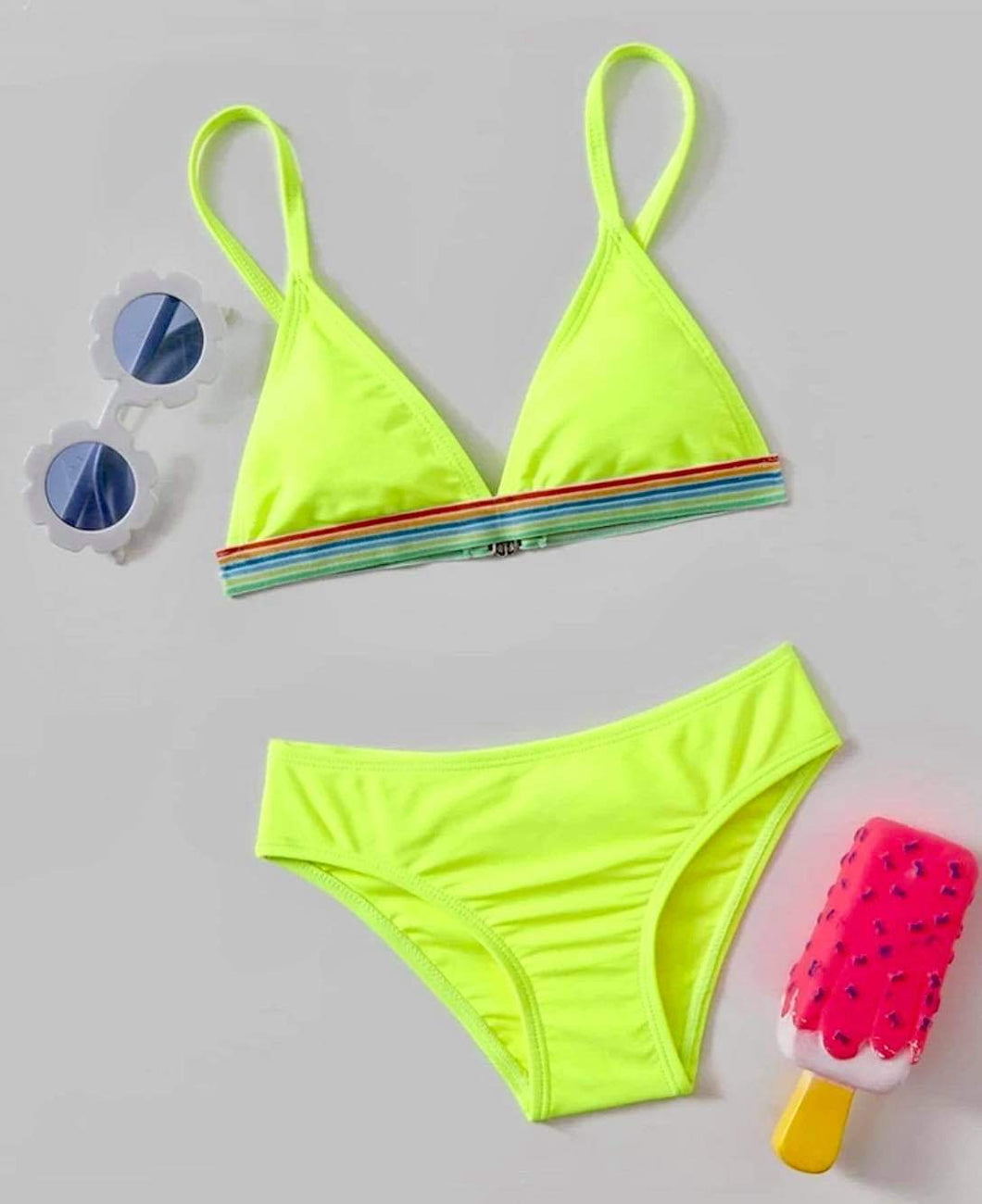 Bikinis e maiôs variados 110